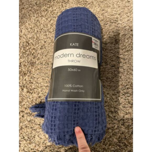 NWT Modern Dreams Throw Blanket - 50x60" - Picture 1 of 3